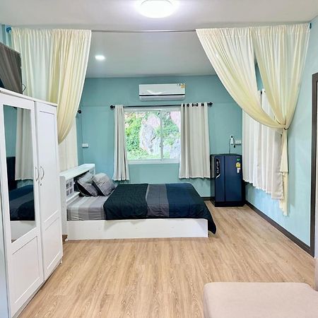 นพรัตน์การ์เด้นฮิลล์ Otel Uthai Thani Dış mekan fotoğraf