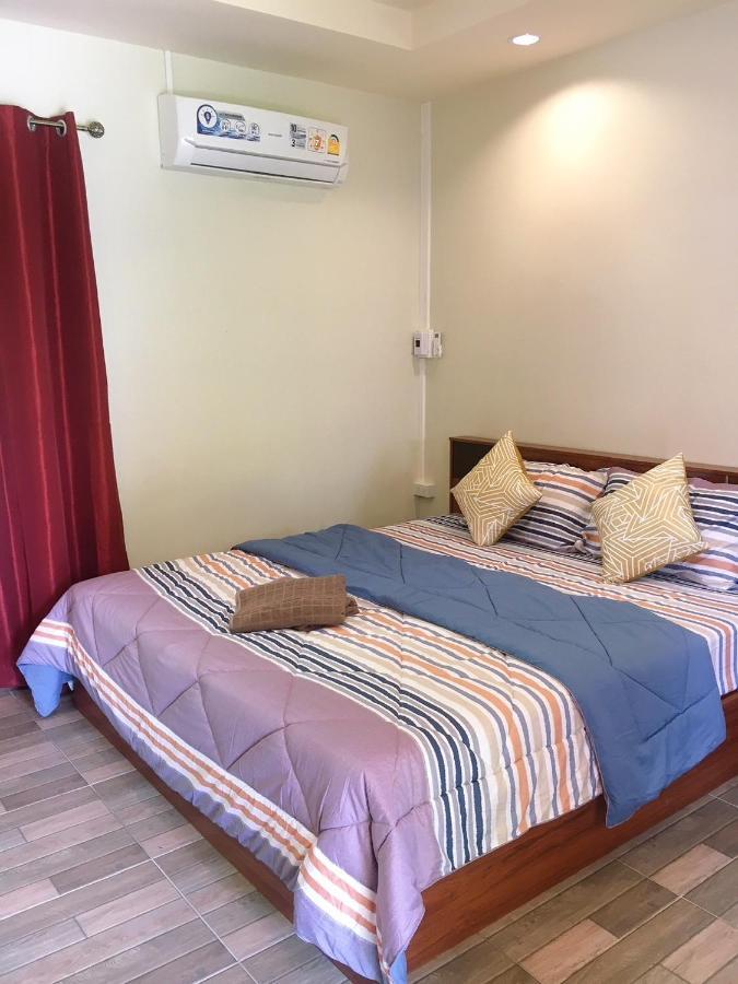 นพรัตน์การ์เด้นฮิลล์ Otel Uthai Thani Dış mekan fotoğraf