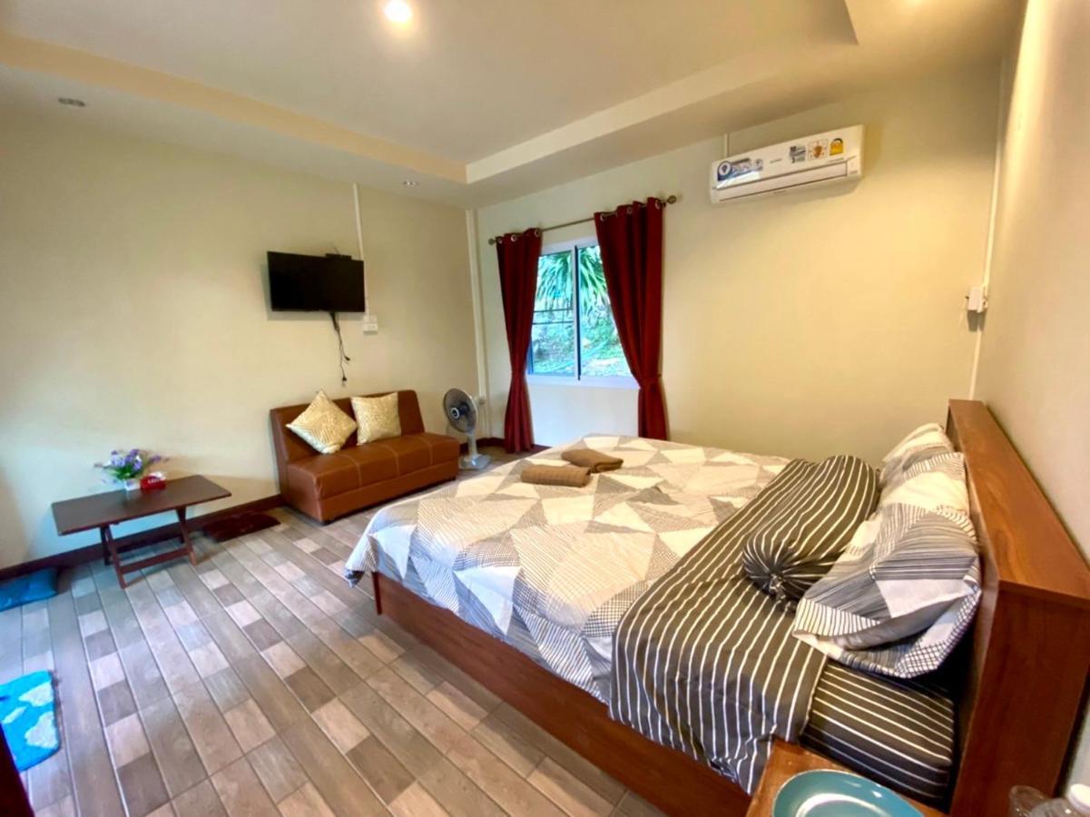 นพรัตน์การ์เด้นฮิลล์ Otel Uthai Thani Dış mekan fotoğraf