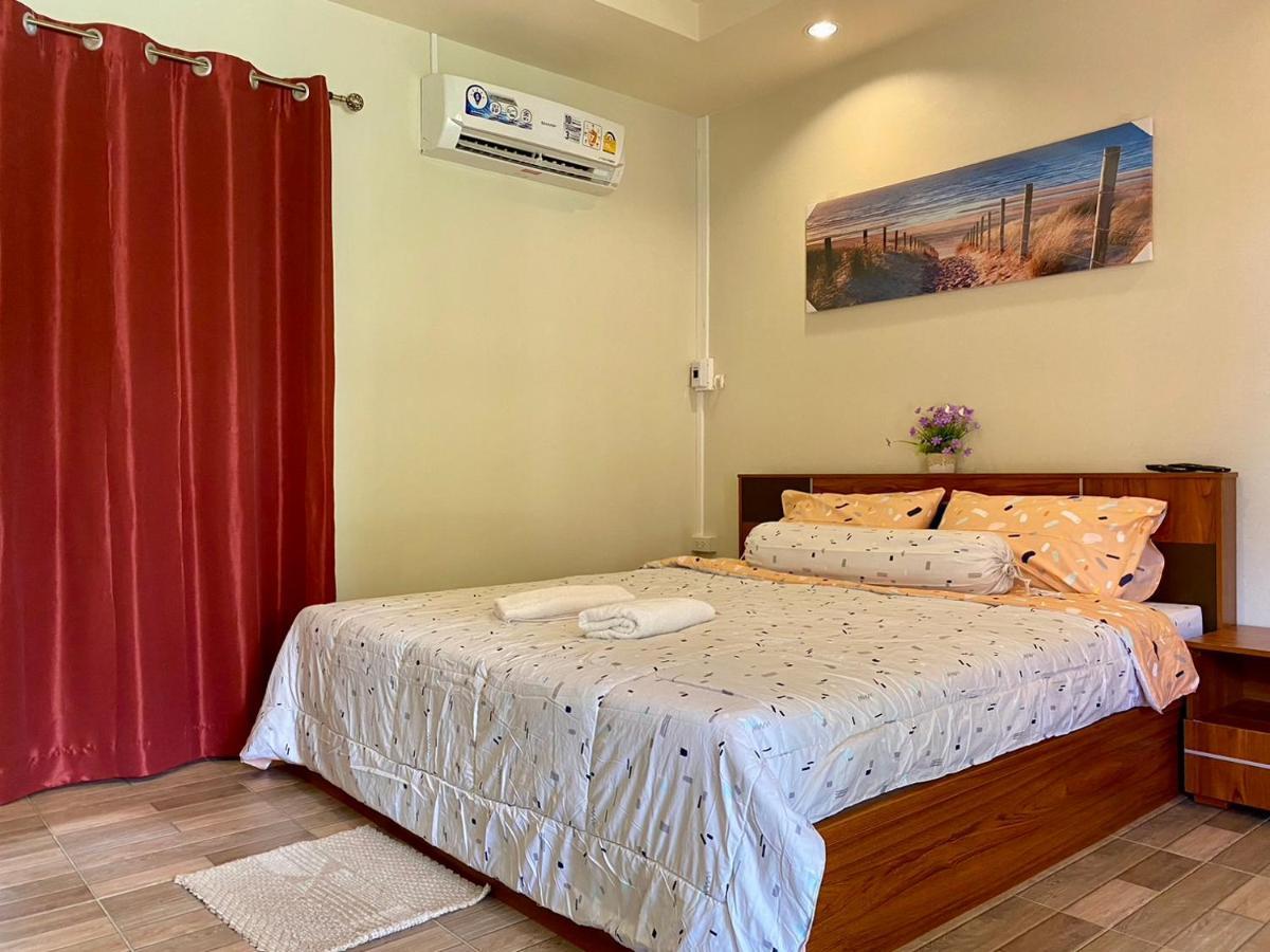 นพรัตน์การ์เด้นฮิลล์ Otel Uthai Thani Dış mekan fotoğraf