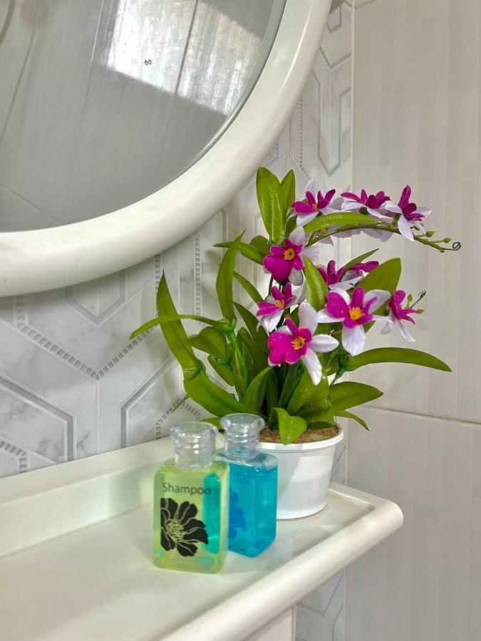 นพรัตน์การ์เด้นฮิลล์ Otel Uthai Thani Dış mekan fotoğraf