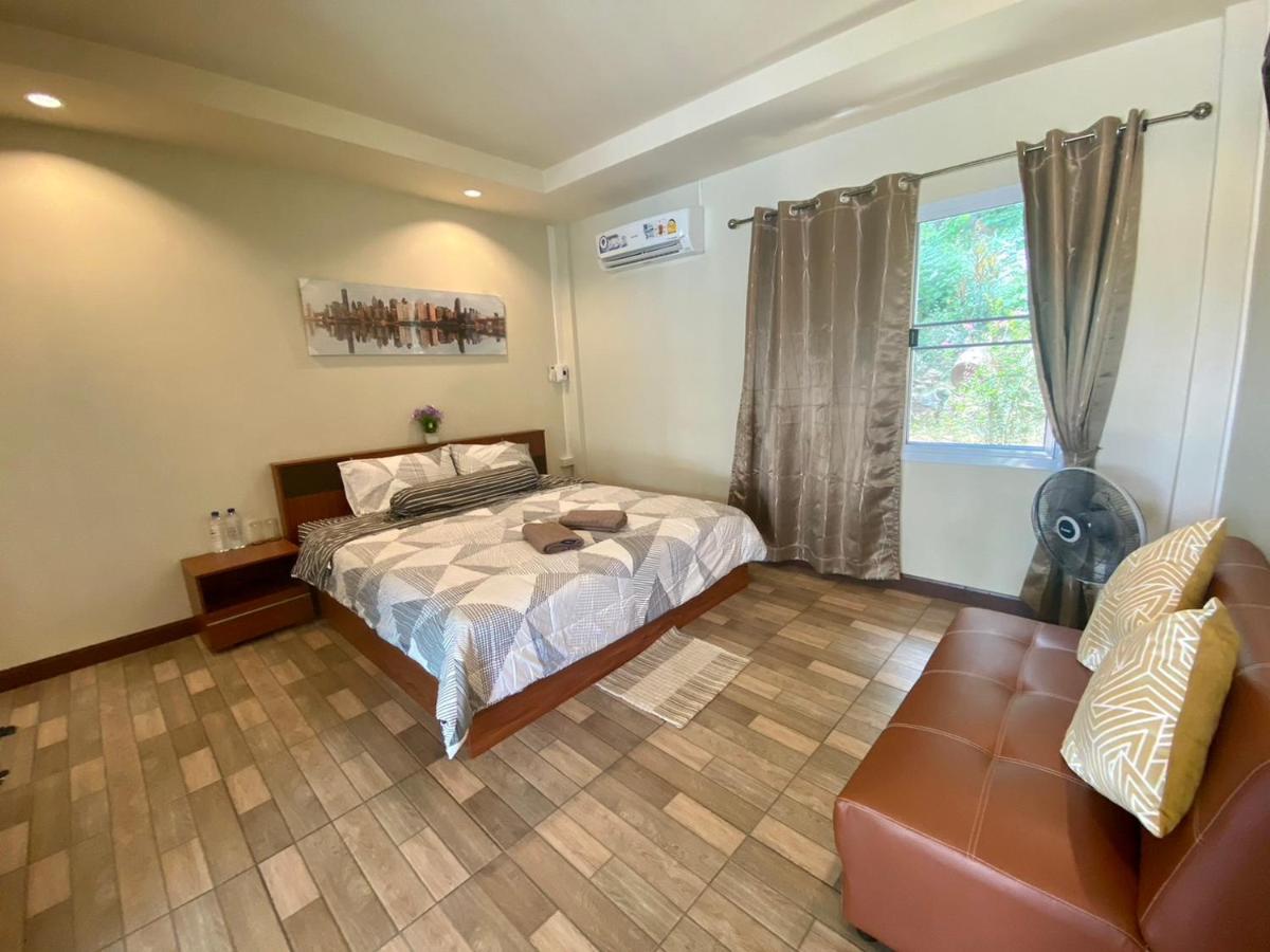 นพรัตน์การ์เด้นฮิลล์ Otel Uthai Thani Dış mekan fotoğraf