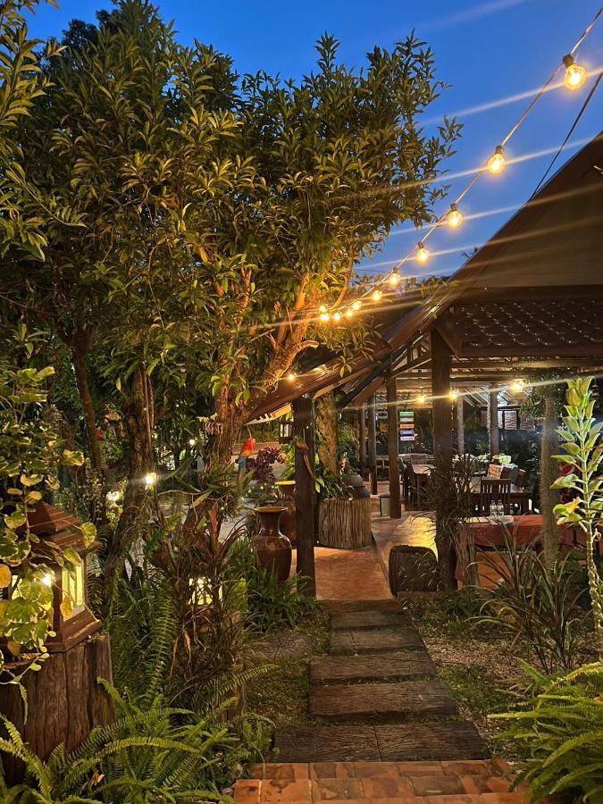 นพรัตน์การ์เด้นฮิลล์ Otel Uthai Thani Dış mekan fotoğraf