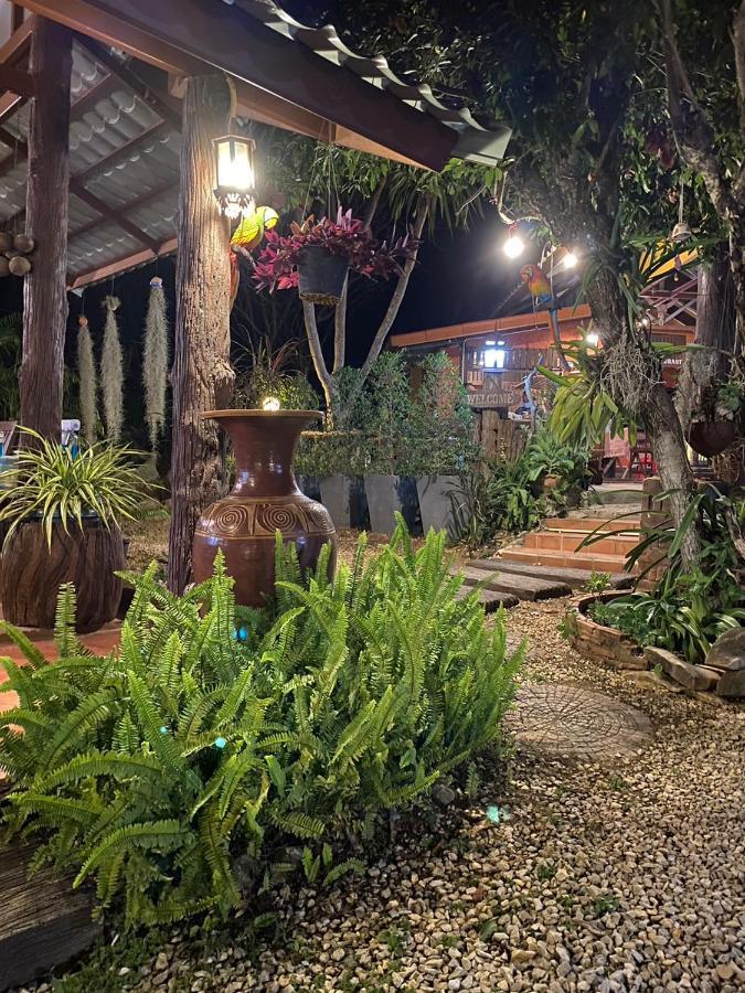 นพรัตน์การ์เด้นฮิลล์ Otel Uthai Thani Dış mekan fotoğraf