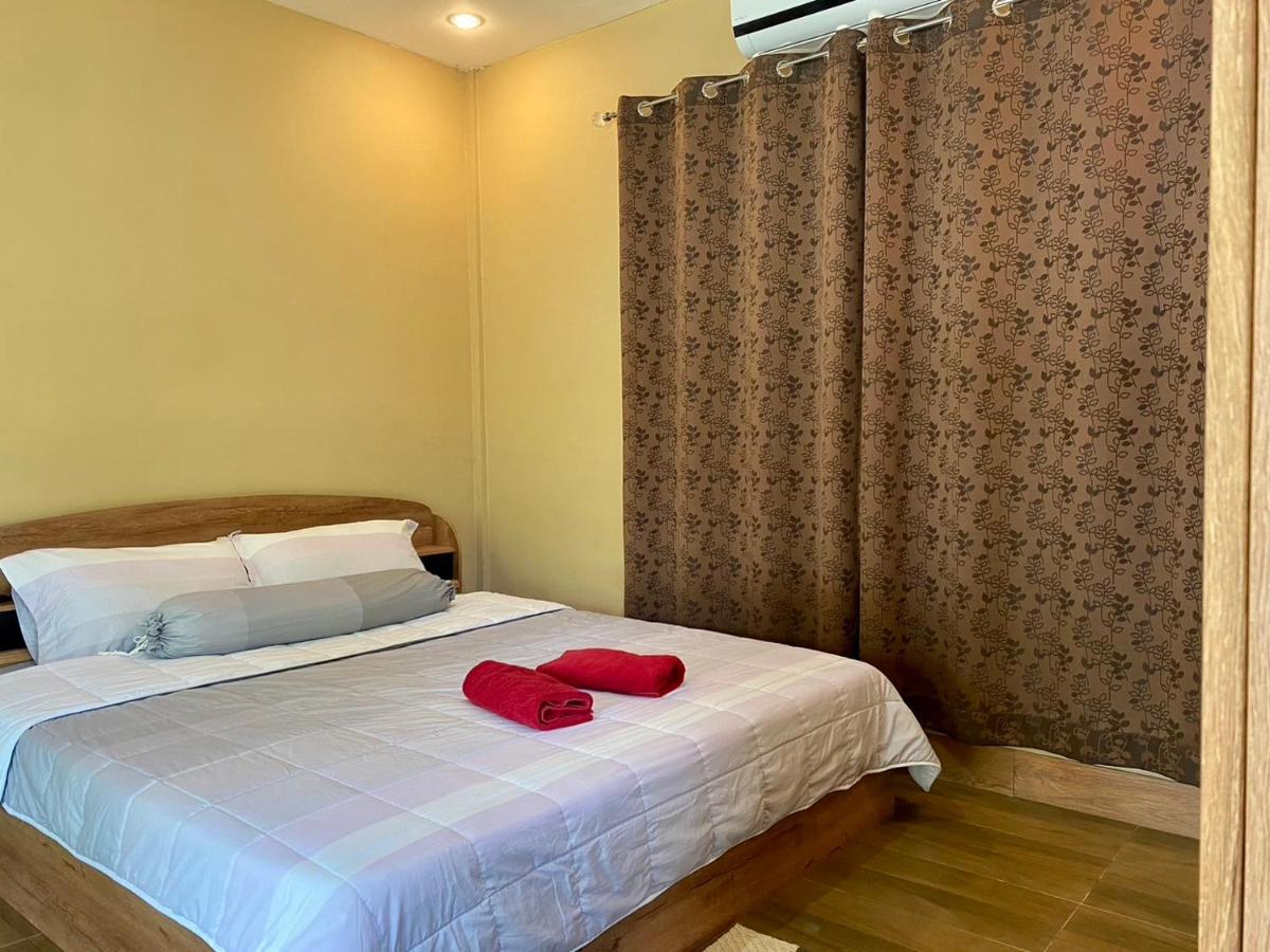 นพรัตน์การ์เด้นฮิลล์ Otel Uthai Thani Dış mekan fotoğraf