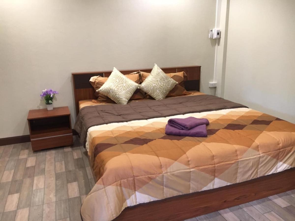 นพรัตน์การ์เด้นฮิลล์ Otel Uthai Thani Dış mekan fotoğraf