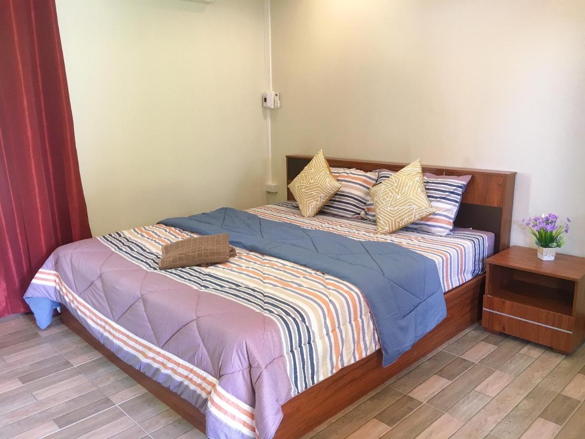 นพรัตน์การ์เด้นฮิลล์ Otel Uthai Thani Dış mekan fotoğraf